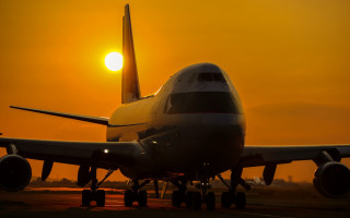 Jetliner sunset runway backlit moon - top of an airport runway free wallpaper