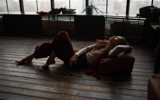 Woman cat laying bandaged blood - movie still free wallpaper