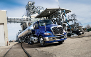 Blue truck city scene metal - a blue truck free wallpaper