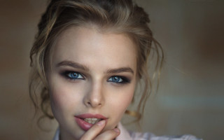 Blue eyes pink shirt portrait - a pink shirt free wallpaper