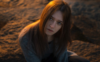 Woman rock cellphone light portrait - portrait photography free wallpaper for desktop