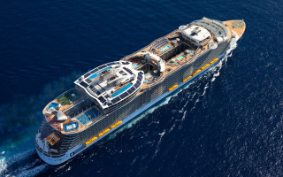 Cruise ship ocean people tilt - tilt shift free wallpaper