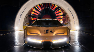 Yellow sports car tunnel light 3 - a tunnel free wallpaper