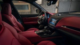 Red car black interior red - a monitor free wallpaper