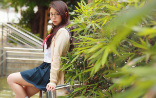 Woman sitting plant stairs parkschool - a park area free wallpaper