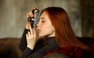 Woman red hair camera artist - lomography free wallpaper