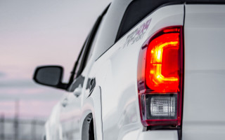 White truck tiltshift clouds rimlight - the side of a road free wallpaper