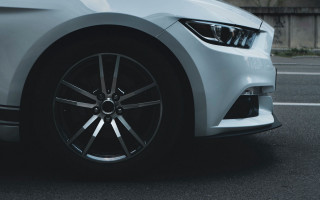 White car black rim cobra - a black rim free wallpaper