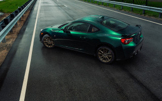 Green sports car bridge grassy - a grassy area free wallpaper