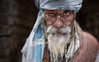 White beard blue turban portrait - a white beard free wallpaper
