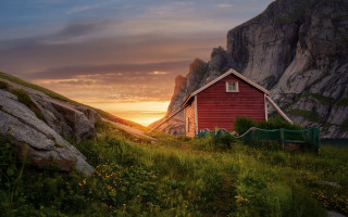 Red house hillside mountain sunset - a red house free wallpaper