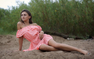 Woman pink dress beach sand - the sand free wallpaper