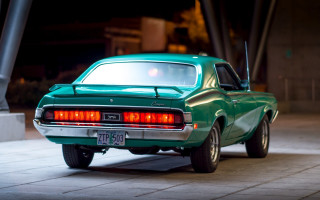 Green car night lights backlit - the tail free wallpaper