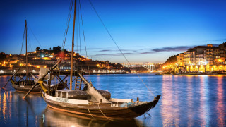Boats city night lights matte - almada negreiro free wallpaper