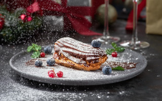 Plate pastry berries wine snow - didier mouron free wallpaper