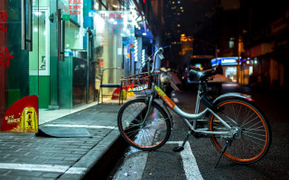 Bicycle street night neon building - cui bai free wallpaper