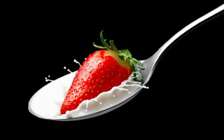 Strawberry spoon milk splash green - a strawberry free wallpaper