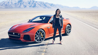 Desert sports car woman mountains - a road in the desert free wallpaper