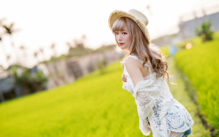 Woman hat field blooming portrait - a woman in a hat free wallpaper