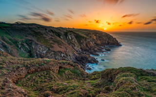 Sunset cliff lake grassy cloudy - beautiful landscape free wallpaper