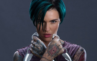Green haired tattooed woman scissors - eve ryder free wallpaper