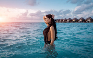 Woman water scarf beach horizon - the ocean free wallpaper for desktop