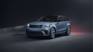 Blue range rover dark room - a spotlight free wallpaper