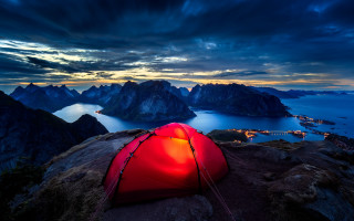 Red tent mountain lake night - night free wallpaper