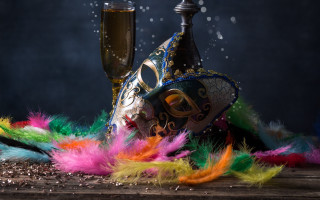 Carnival mask champagne feathers beads - brassaï free wallpaper