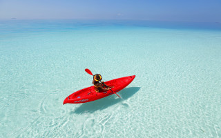 Red kayak shallow ocean sunny - tranquil free wallpaper