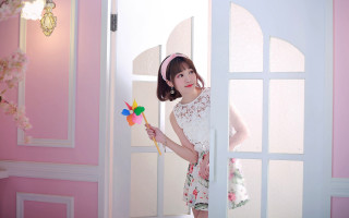 Pink girl pinwheel doorway floral - movie still free wallpaper