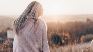 Woman field back sky long - soft free wallpaper