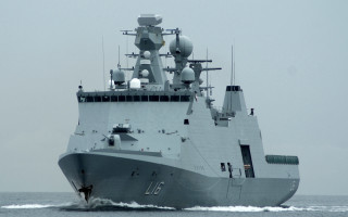 Large gray ship person water - a jigsaw puzzle free wallpaper