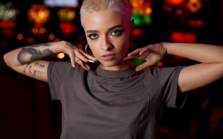 Woman tattoo bar neon portrait - neon free wallpaper