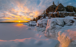 Sunset frozen lake rocks snow - a sunset over a free wallpaper
