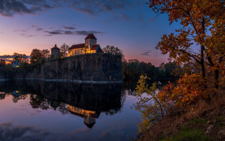 Castle island lake mystical autumn - a reflection of the sky free wallpaper