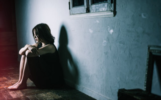 Woman sitting red light room - the floor in a room free wallpaper