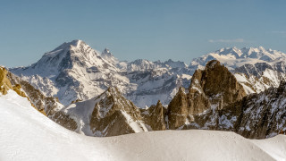 Skier snowy mountain top panorama - bernard meninsky free wallpaper