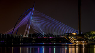 Bridge water building night city - a reflection free wallpaper