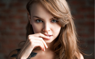 Woman tattoo blonde posing Eszter - a picture free wallpaper