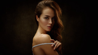 Esztter mattioni portrait bare shoulders - a dark room free wallpaper for desktop