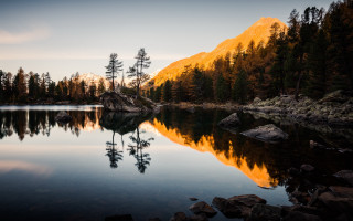 Lake reflection autumn sunset mountains - a reflection of the sun free wallpaper