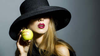 Woman hat lipstick apple smile - an apple free wallpaper