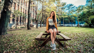 Girl park bench leaves trees - fei danxu free wallpaper