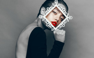 Woman red lipstick picture frame - cubist free wallpaper