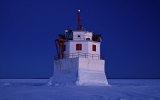 Lighthouse snow night blue sky - a lighthouse free wallpaper