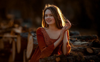 Woman smiling forest red dress - a smile free wallpaper for desktop