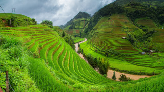 Lush green valley river mountain - a lush green valley free wallpaper