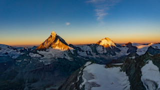 Snowy mountains dawn beach clouds - zenith view free wallpaper