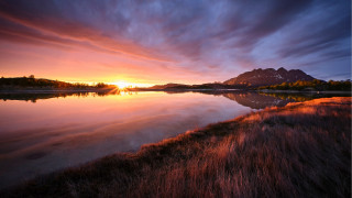 Sunset lake mountains clouds trees 2 - a sunset over a lake free wallpaper